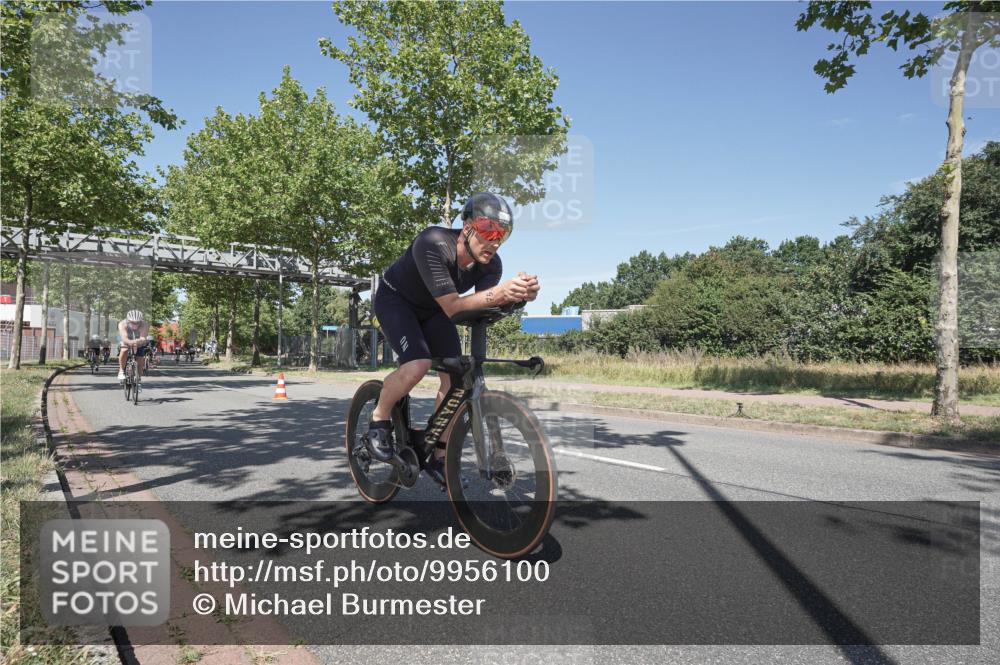 09.08.2026 - GEWOBA Citytriathlon Bremen Michael Burmester http://msf.ph/oto/9956100 09.08.2026 12:34:46 Radfahren 557, 628, 726, 757, 855, 939, 1145 meine-sportfotos.de