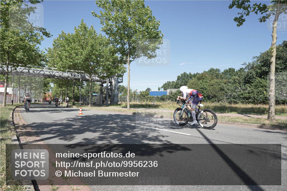 09.08.2026 - GEWOBA Citytriathlon Bremen Michael Burmester http://msf.ph/oto/9956236 09.08.2026 12:37:59 Radfahren 559, 571, 687, 763, 897, 911, 960, 1017, 1113, 1114 meine-sportfotos.de
