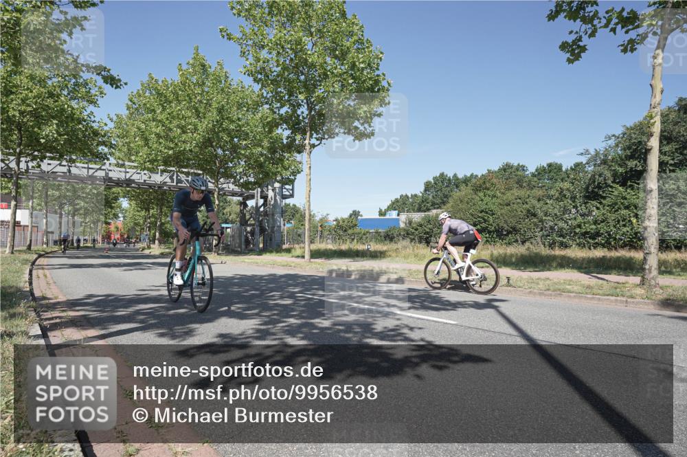 09.08.2026 - GEWOBA Citytriathlon Bremen Michael Burmester http://msf.ph/oto/9956538 09.08.2026 12:45:14 Radfahren 549, 556, 597, 610, 631, 676, 690, 738, 843, 853, 862, 878, 997, 1001, 1128, 1157 meine-sportfotos.de