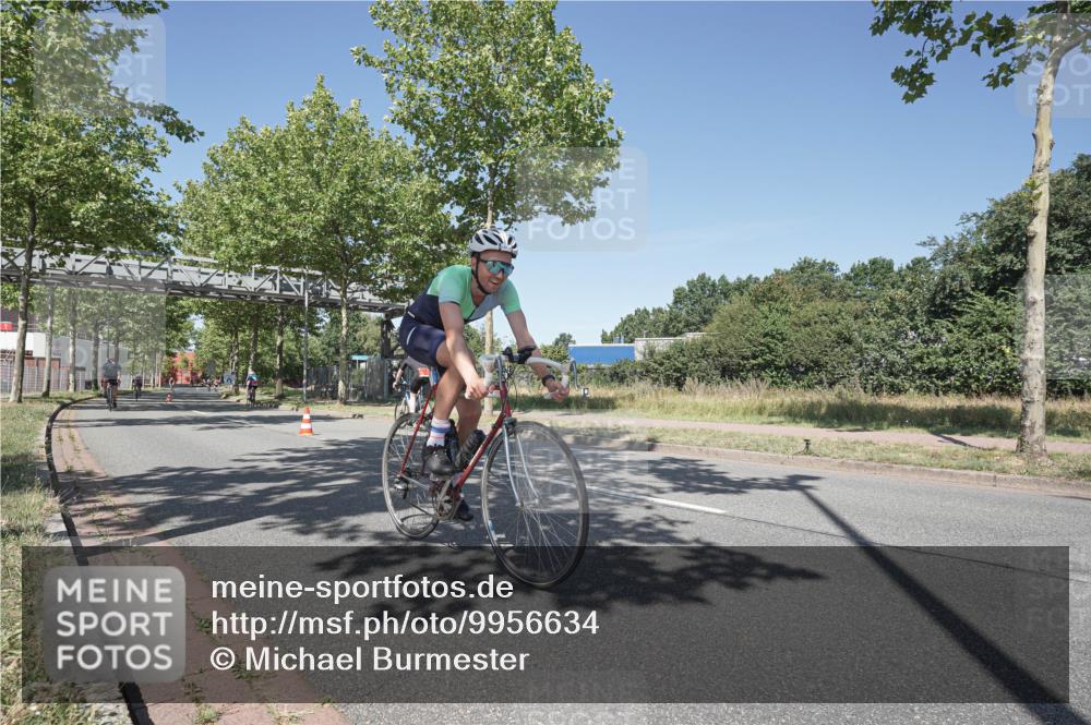 09.08.2026 - GEWOBA Citytriathlon Bremen Michael Burmester http://msf.ph/oto/9956634 09.08.2026 12:48:05 Radfahren 563, 683, 688, 811, 883, 955, 1103, 1116 meine-sportfotos.de