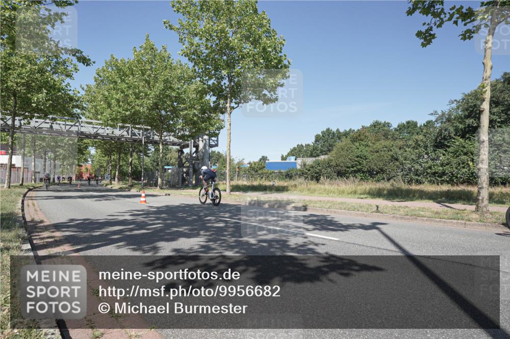09.08.2026 - GEWOBA Citytriathlon Bremen Michael Burmester http://msf.ph/oto/9956682 09.08.2026 12:49:22 Radfahren 569, 583, 647, 757, 765, 999, 1160 meine-sportfotos.de