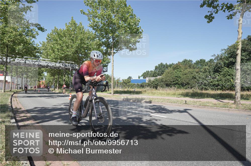 09.08.2026 - GEWOBA Citytriathlon Bremen Michael Burmester http://msf.ph/oto/9956713 09.08.2026 12:50:16 Radfahren 557, 589, 686, 875, 947, 964, 1145 meine-sportfotos.de