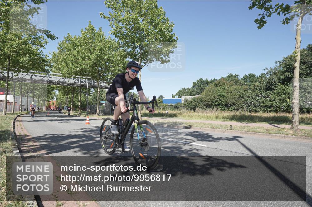 09.08.2026 - GEWOBA Citytriathlon Bremen Michael Burmester http://msf.ph/oto/9956817 09.08.2026 12:52:57 Radfahren 555, 598, 604, 655, 739, 921, 1129 meine-sportfotos.de