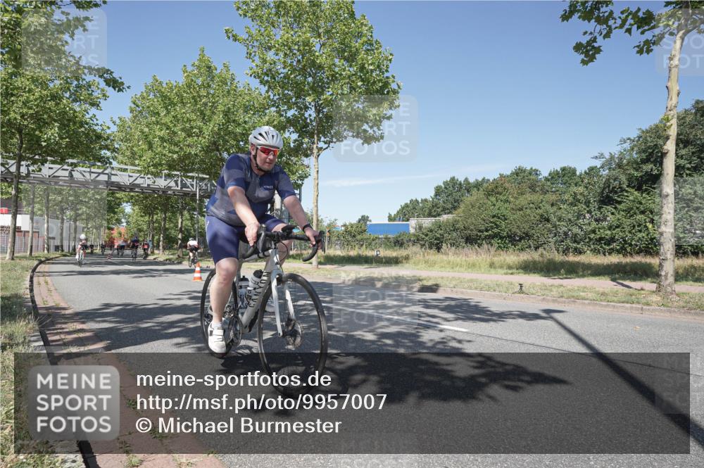 09.08.2026 - GEWOBA Citytriathlon Bremen Michael Burmester http://msf.ph/oto/9957007 09.08.2026 12:57:21 Radfahren 586, 603, 702, 806, 838, 858, 886, 972, 982 meine-sportfotos.de