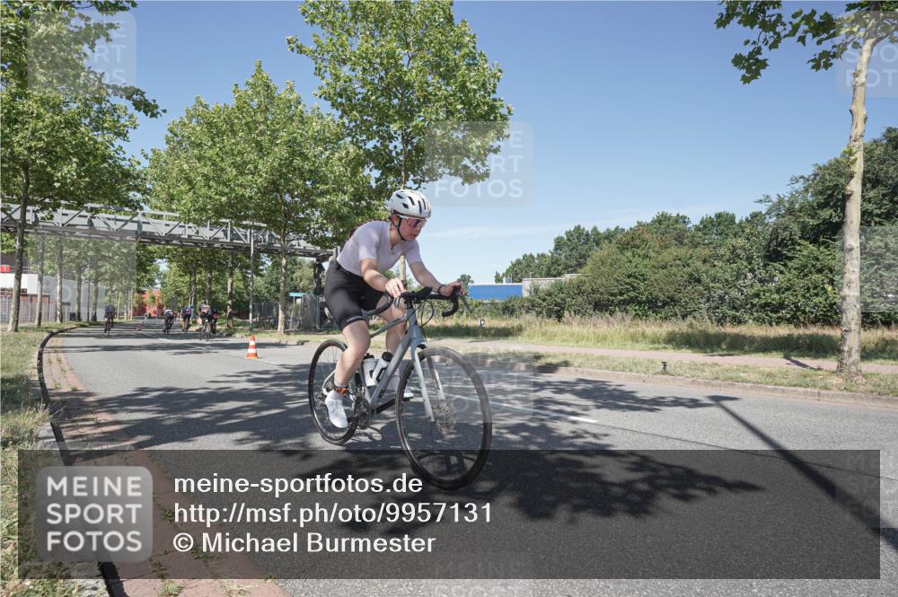 09.08.2026 - GEWOBA Citytriathlon Bremen Michael Burmester http://msf.ph/oto/9957131 09.08.2026 13:00:49 Radfahren 633, 870, 933, 940, 989, 1004, 1104, 1107 meine-sportfotos.de
