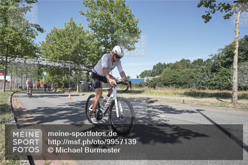 09.08.2026 - GEWOBA Citytriathlon Bremen Michael Burmester http://msf.ph/oto/9957139 09.08.2026 13:01:04 Radfahren 558, 643, 644, 782, 785, 843, 944 meine-sportfotos.de