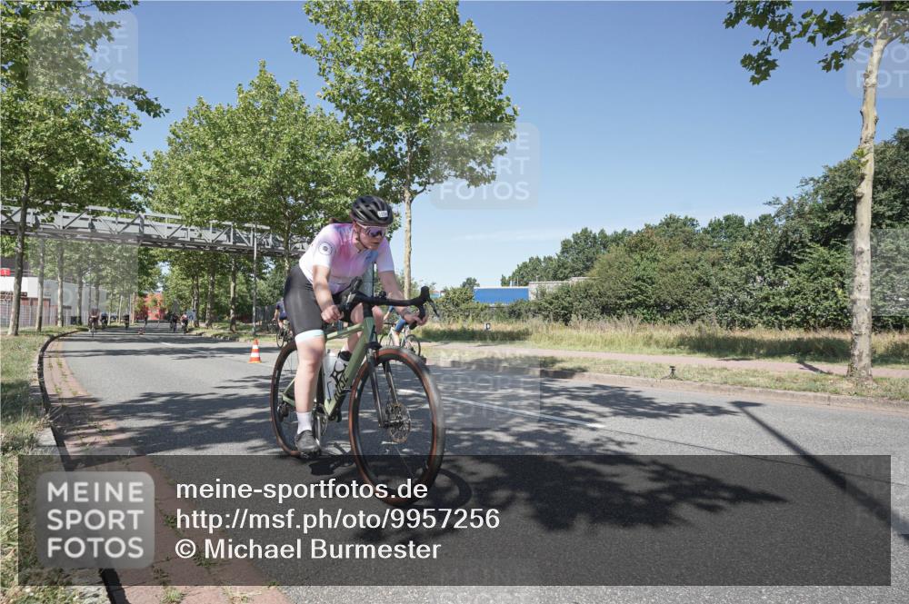 09.08.2026 - GEWOBA Citytriathlon Bremen Michael Burmester http://msf.ph/oto/9957256 09.08.2026 13:03:35 Radfahren 575, 591, 616, 703, 721, 735, 793, 835, 885, 945, 1106, 1122 meine-sportfotos.de