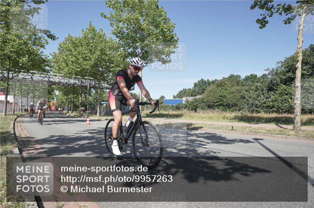 09.08.2026 - GEWOBA Citytriathlon Bremen Michael Burmester http://msf.ph/oto/9957263 09.08.2026 13:03:46 Radfahren 575, 591, 646, 698, 721, 769, 793, 828, 835, 891, 974, 1122, 1157 meine-sportfotos.de