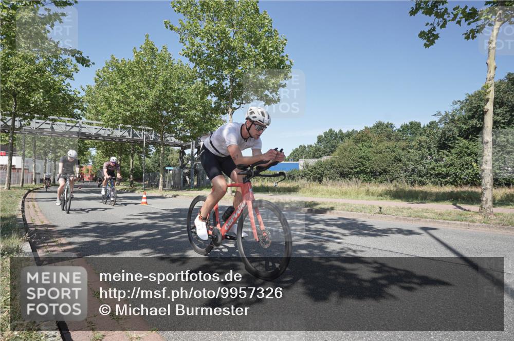 09.08.2026 - GEWOBA Citytriathlon Bremen Michael Burmester http://msf.ph/oto/9957326 09.08.2026 13:05:44 Radfahren 561, 593, 642, 958, 1116, 1145 meine-sportfotos.de