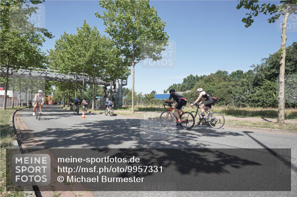 09.08.2026 - GEWOBA Citytriathlon Bremen Michael Burmester http://msf.ph/oto/9957331 09.08.2026 13:05:52 Radfahren 561, 593, 618, 913, 958, 1116, 1145 meine-sportfotos.de