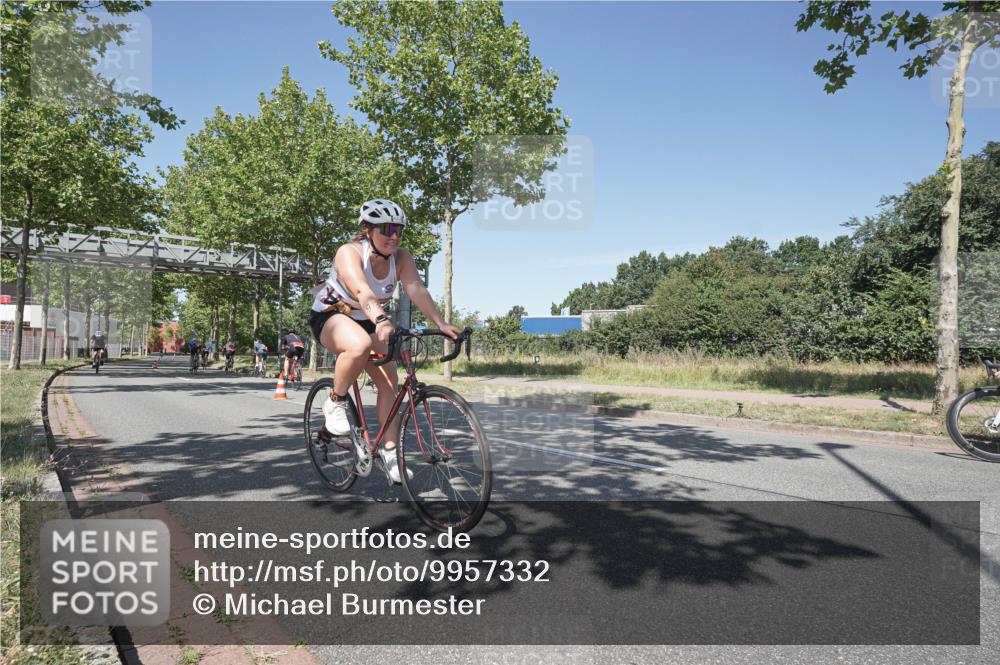 09.08.2026 - GEWOBA Citytriathlon Bremen Michael Burmester http://msf.ph/oto/9957332 09.08.2026 13:05:53 Radfahren 561, 593, 618, 913, 958, 969, 1116, 1145 meine-sportfotos.de