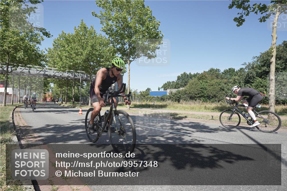 09.08.2026 - GEWOBA Citytriathlon Bremen Michael Burmester http://msf.ph/oto/9957348 09.08.2026 13:06:24 Radfahren 547, 645, 647, 677, 683, 685, 765, 927 meine-sportfotos.de