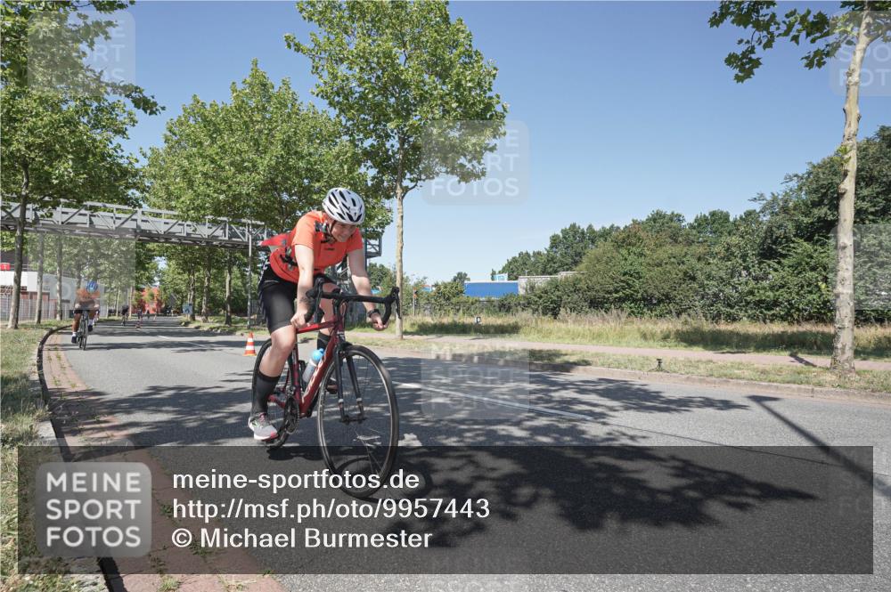09.08.2026 - GEWOBA Citytriathlon Bremen Michael Burmester http://msf.ph/oto/9957443 09.08.2026 13:09:36 Radfahren 585, 877, 905, 946, 963, 999, 1114, 1129, 1141 meine-sportfotos.de