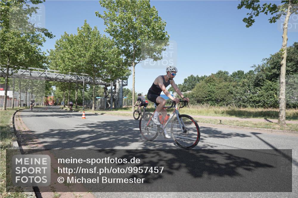 09.08.2026 - GEWOBA Citytriathlon Bremen Michael Burmester http://msf.ph/oto/9957457 09.08.2026 13:09:55 Radfahren 739, 799, 822, 880, 914, 947, 963, 1009, 1013, 1141 meine-sportfotos.de