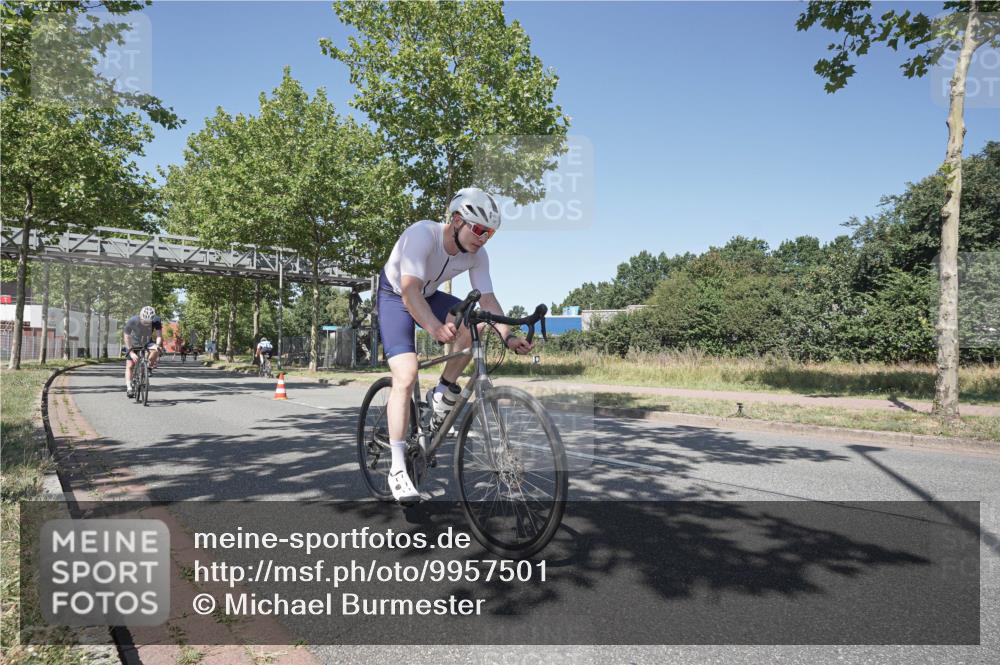 09.08.2026 - GEWOBA Citytriathlon Bremen Michael Burmester http://msf.ph/oto/9957501 09.08.2026 13:11:05 Radfahren 555, 596, 600, 615, 679, 749, 750, 794, 884, 964, 993 meine-sportfotos.de