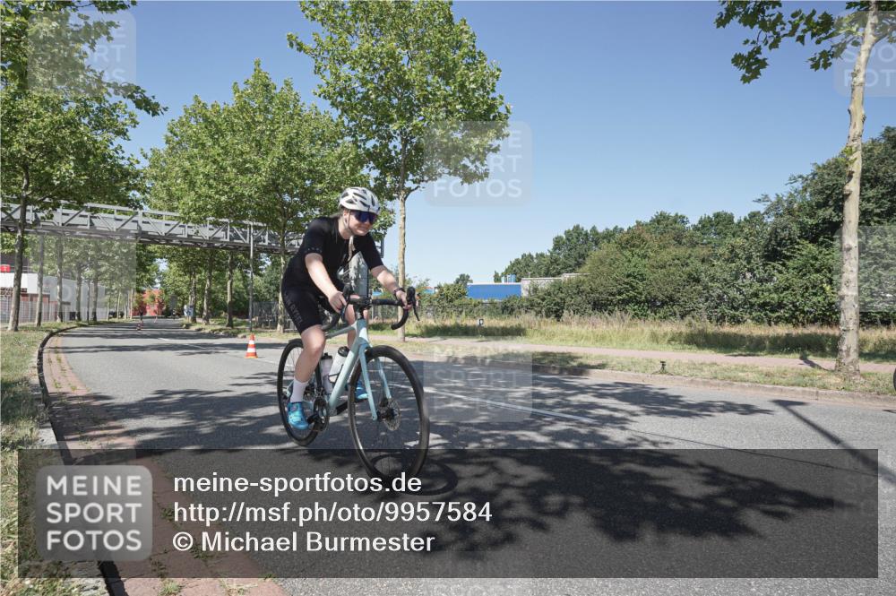 09.08.2026 - GEWOBA Citytriathlon Bremen Michael Burmester http://msf.ph/oto/9957584 09.08.2026 13:13:28 Radfahren 568, 839, 871, 920, 921, 982 meine-sportfotos.de