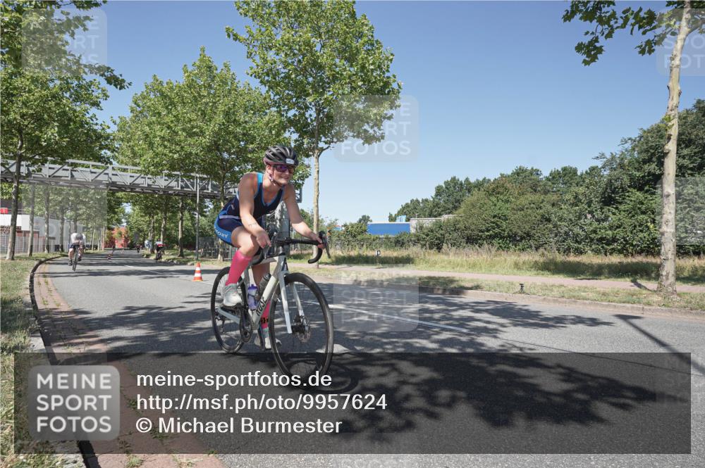 09.08.2026 - GEWOBA Citytriathlon Bremen Michael Burmester http://msf.ph/oto/9957624 09.08.2026 13:15:07 Radfahren 565, 653, 762, 948, 1017, 1126, 1136 meine-sportfotos.de