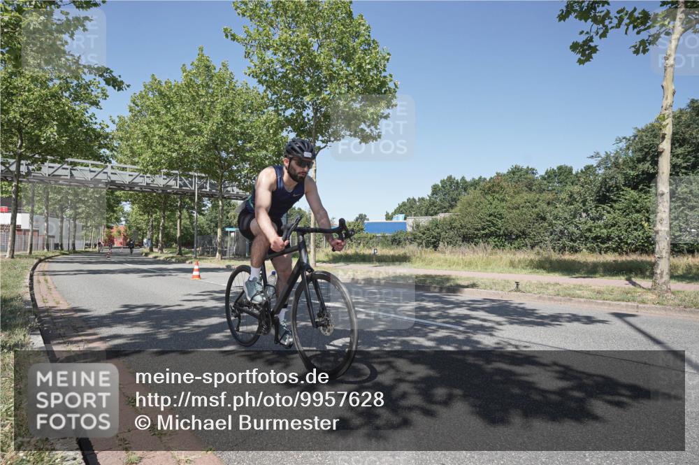 09.08.2026 - GEWOBA Citytriathlon Bremen Michael Burmester http://msf.ph/oto/9957628 09.08.2026 13:15:18 Radfahren 565, 762, 834, 918, 1113, 1126, 1136 meine-sportfotos.de