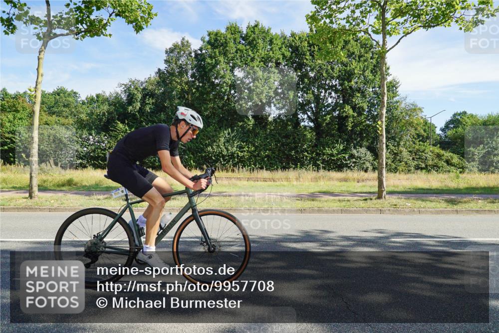 09.08.2026 - GEWOBA Citytriathlon Bremen Michael Burmester http://msf.ph/oto/9957708 09.08.2026 10:24:24 Radfahren 286, 297, 393 meine-sportfotos.de