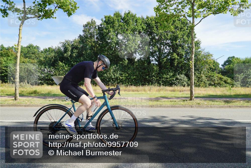 09.08.2026 - GEWOBA Citytriathlon Bremen Michael Burmester http://msf.ph/oto/9957709 09.08.2026 10:24:27 Radfahren 286, 297, 393 meine-sportfotos.de