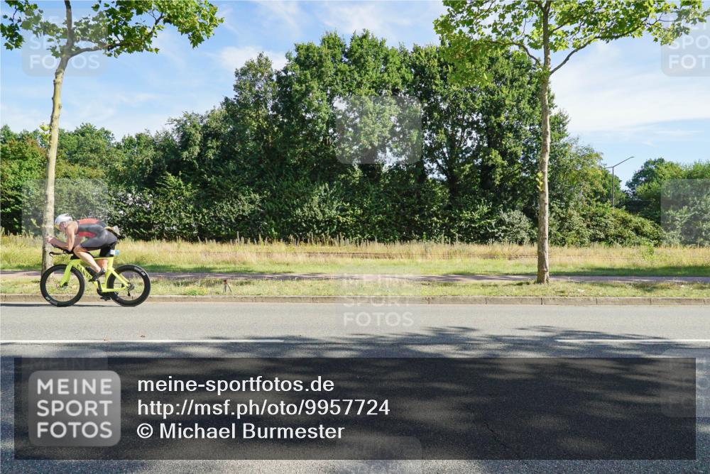 09.08.2026 - GEWOBA Citytriathlon Bremen Michael Burmester http://msf.ph/oto/9957724 09.08.2026 10:25:17 Radfahren 323, 360, 377, 427 meine-sportfotos.de