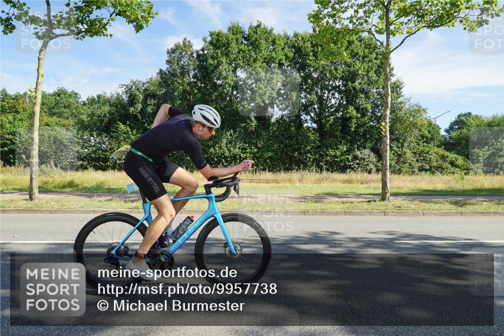 09.08.2026 - GEWOBA Citytriathlon Bremen Michael Burmester http://msf.ph/oto/9957738 09.08.2026 10:25:52 Radfahren 322, 372 meine-sportfotos.de