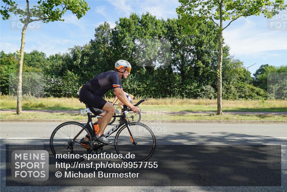 09.08.2026 - GEWOBA Citytriathlon Bremen Michael Burmester http://msf.ph/oto/9957755 09.08.2026 10:26:28 Radfahren 293, 318, 378, 383, 398, 402 meine-sportfotos.de