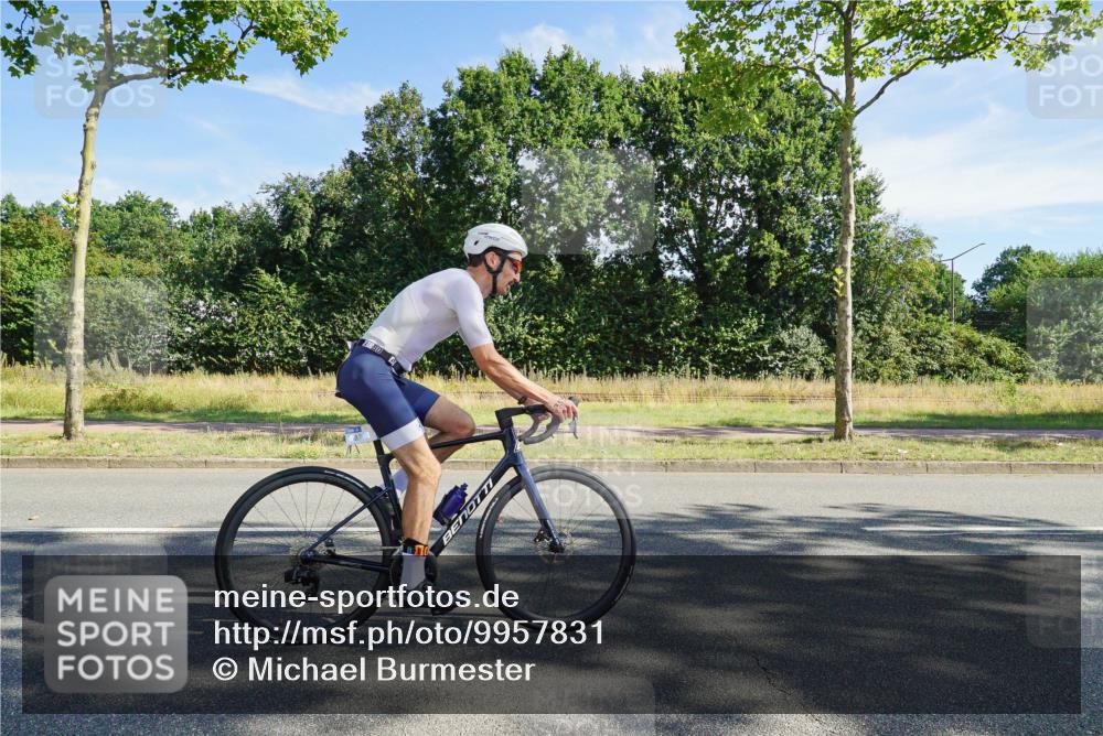 09.08.2026 - GEWOBA Citytriathlon Bremen Michael Burmester http://msf.ph/oto/9957831 09.08.2026 10:29:17 Radfahren 325, 327, 343, 352, 355, 359, 392, 396, 408, 478 meine-sportfotos.de