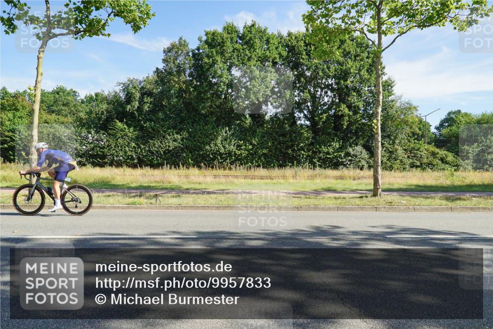 09.08.2026 - GEWOBA Citytriathlon Bremen Michael Burmester http://msf.ph/oto/9957833 09.08.2026 10:29:21 Radfahren 327, 352, 355, 359, 396, 408, 478 meine-sportfotos.de