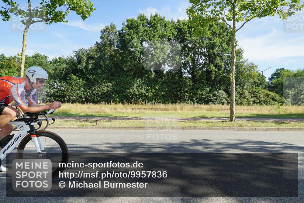 09.08.2026 - GEWOBA Citytriathlon Bremen Michael Burmester http://msf.ph/oto/9957836 09.08.2026 10:29:23 Radfahren 327, 352, 355, 359, 396, 408, 478 meine-sportfotos.de