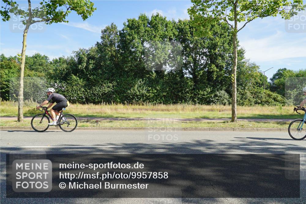 09.08.2026 - GEWOBA Citytriathlon Bremen Michael Burmester http://msf.ph/oto/9957858 09.08.2026 10:30:01 Radfahren 289, 313, 366, 388, 406, 479, 516, 528 meine-sportfotos.de