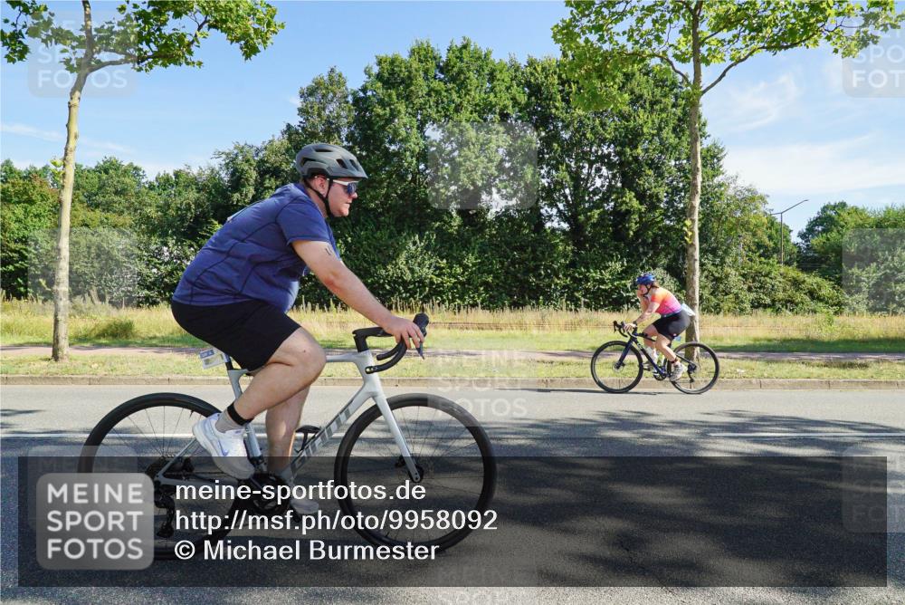09.08.2026 - GEWOBA Citytriathlon Bremen Michael Burmester http://msf.ph/oto/9958092 09.08.2026 10:35:48 Radfahren 17, 29, 37, 43, 107, 119, 123, 141, 181, 201, 217, 241, 423, 462, 471, 494, 509 meine-sportfotos.de