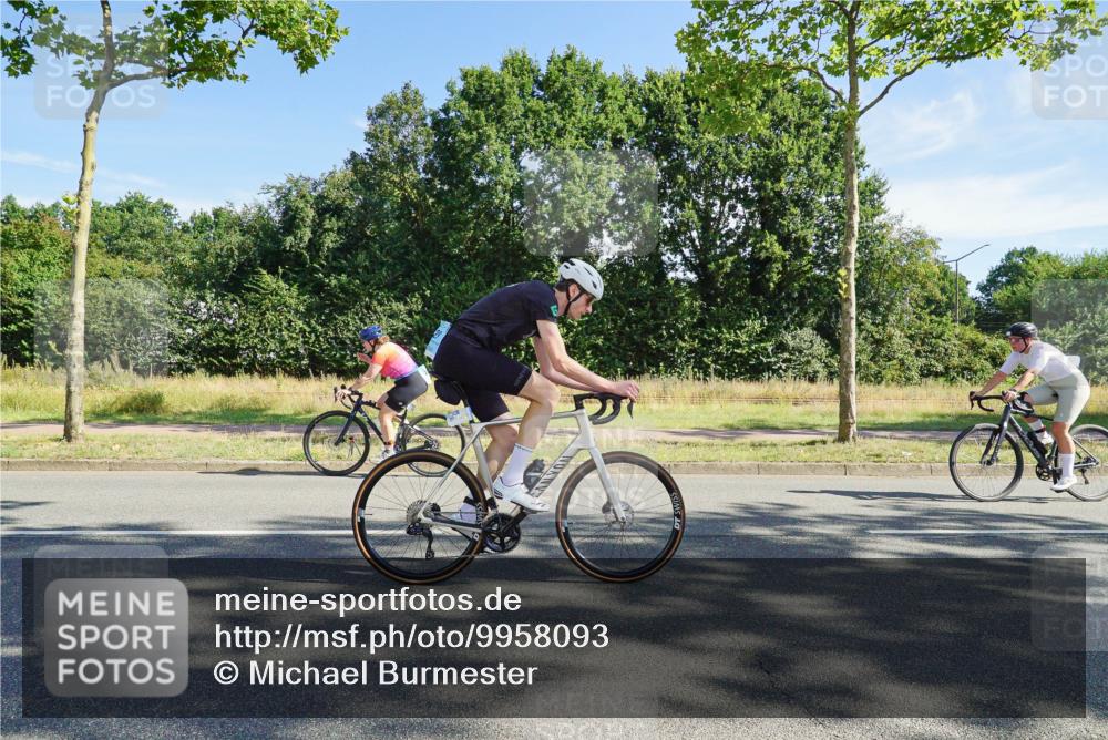 09.08.2026 - GEWOBA Citytriathlon Bremen Michael Burmester http://msf.ph/oto/9958093 09.08.2026 10:35:48 Radfahren 17, 29, 37, 43, 107, 119, 123, 141, 181, 201, 217, 241, 423, 462, 471, 494, 509 meine-sportfotos.de