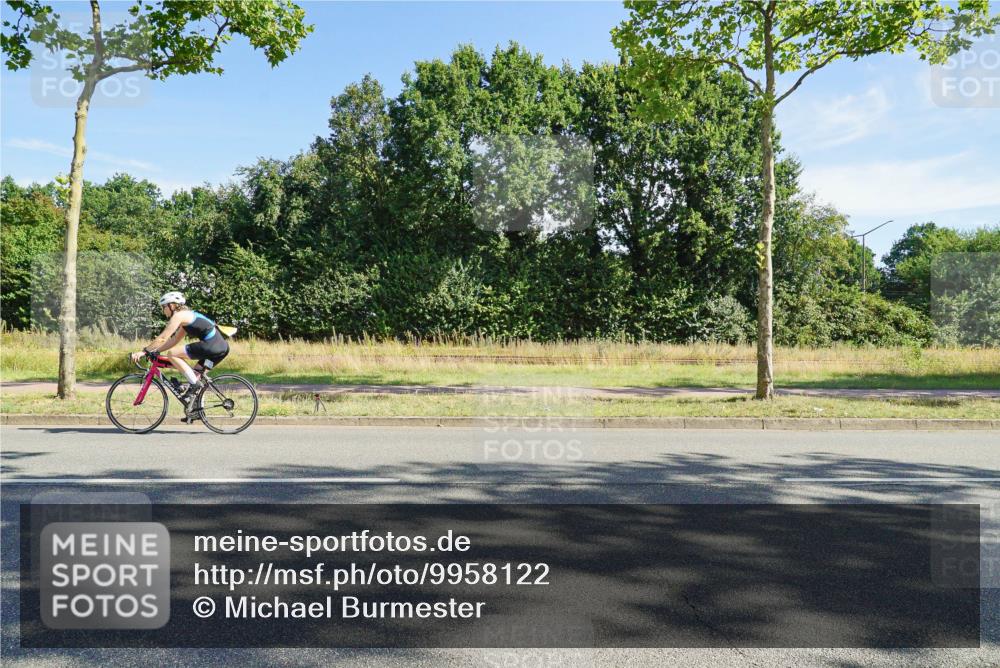 09.08.2026 - GEWOBA Citytriathlon Bremen Michael Burmester http://msf.ph/oto/9958122 09.08.2026 10:36:22 Radfahren 21, 23, 135, 139, 179, 211, 233, 460, 480, 530 meine-sportfotos.de