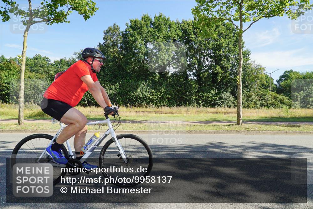 09.08.2026 - GEWOBA Citytriathlon Bremen Michael Burmester http://msf.ph/oto/9958137 09.08.2026 10:36:43 Radfahren 19, 41, 67, 93, 157, 163, 191, 223, 225, 235, 281, 349, 426, 491 meine-sportfotos.de