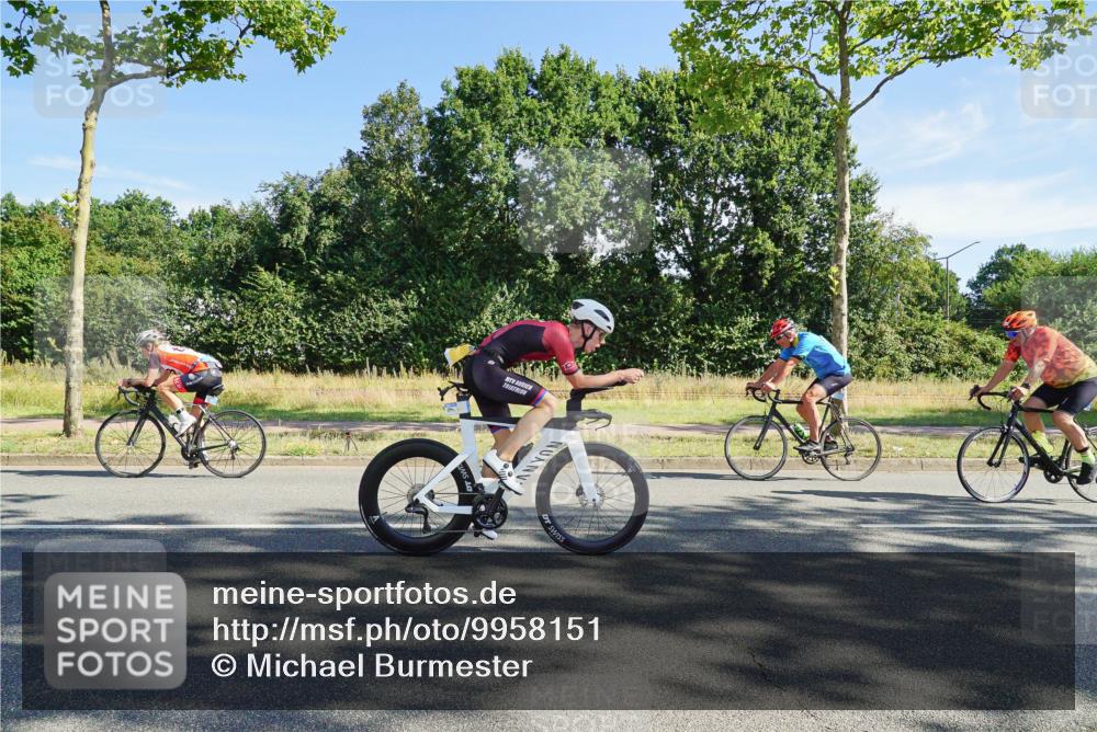 09.08.2026 - GEWOBA Citytriathlon Bremen Michael Burmester http://msf.ph/oto/9958151 09.08.2026 10:37:15 Radfahren 31, 53, 55, 61, 113, 155, 287, 451, 459 meine-sportfotos.de