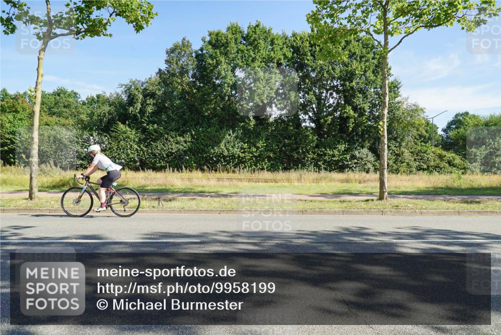 09.08.2026 - GEWOBA Citytriathlon Bremen Michael Burmester http://msf.ph/oto/9958199 09.08.2026 10:39:03 Radfahren 73, 351, 420, 525 meine-sportfotos.de