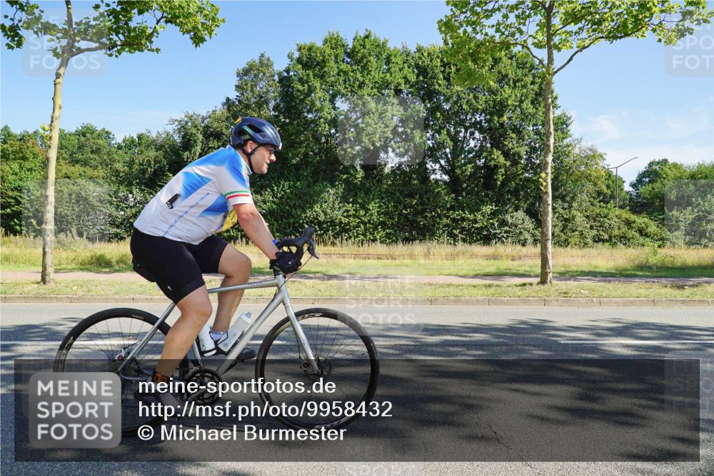 09.08.2026 - GEWOBA Citytriathlon Bremen Michael Burmester http://msf.ph/oto/9958432 09.08.2026 10:48:41 Radfahren 289, 394, 405, 472 meine-sportfotos.de