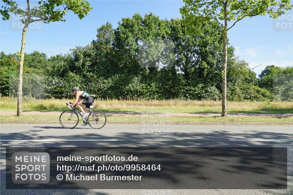 09.08.2026 - GEWOBA Citytriathlon Bremen Michael Burmester http://msf.ph/oto/9958464 09.08.2026 10:49:53 Radfahren 317, 410 meine-sportfotos.de