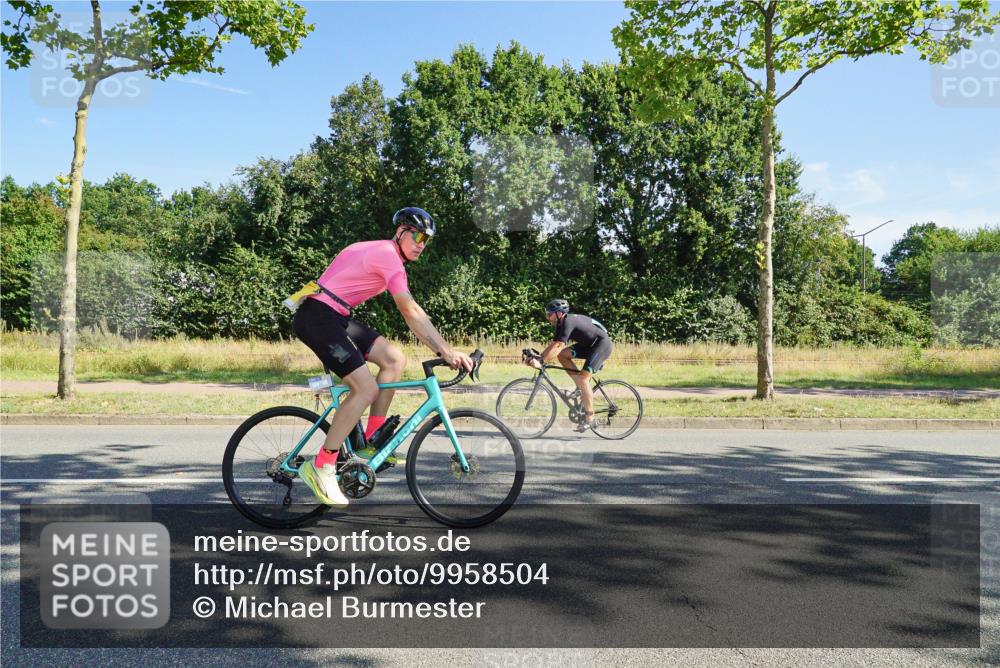 09.08.2026 - GEWOBA Citytriathlon Bremen Michael Burmester http://msf.ph/oto/9958504 09.08.2026 10:51:00 Radfahren 137, 167, 173, 313, 330, 344, 370, 452, 453, 493, 503 meine-sportfotos.de
