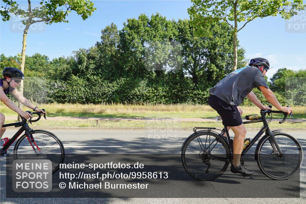 09.08.2026 - GEWOBA Citytriathlon Bremen Michael Burmester http://msf.ph/oto/9958613 09.08.2026 10:54:32 Radfahren 13, 17, 33, 87, 111, 143, 185, 195, 223, 331, 436, 467, 490, 509, 514, 531 meine-sportfotos.de