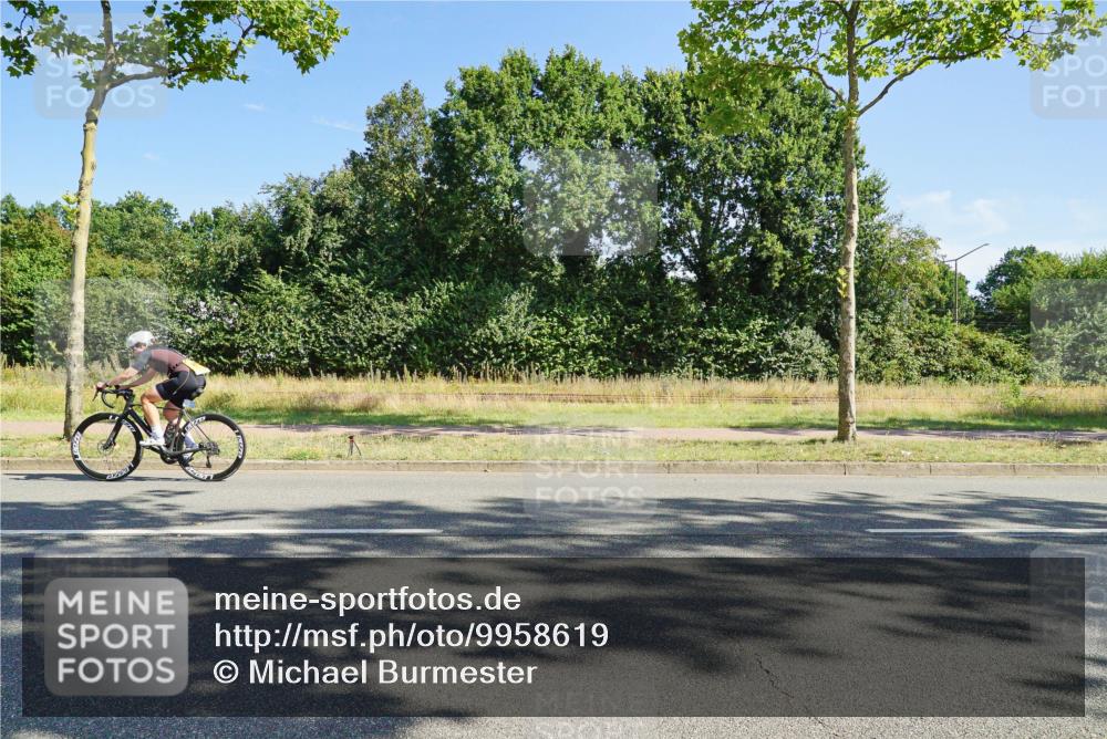 09.08.2026 - GEWOBA Citytriathlon Bremen Michael Burmester http://msf.ph/oto/9958619 09.08.2026 10:54:46 Radfahren 17, 135, 143, 185, 195, 444, 490, 514, 531 meine-sportfotos.de