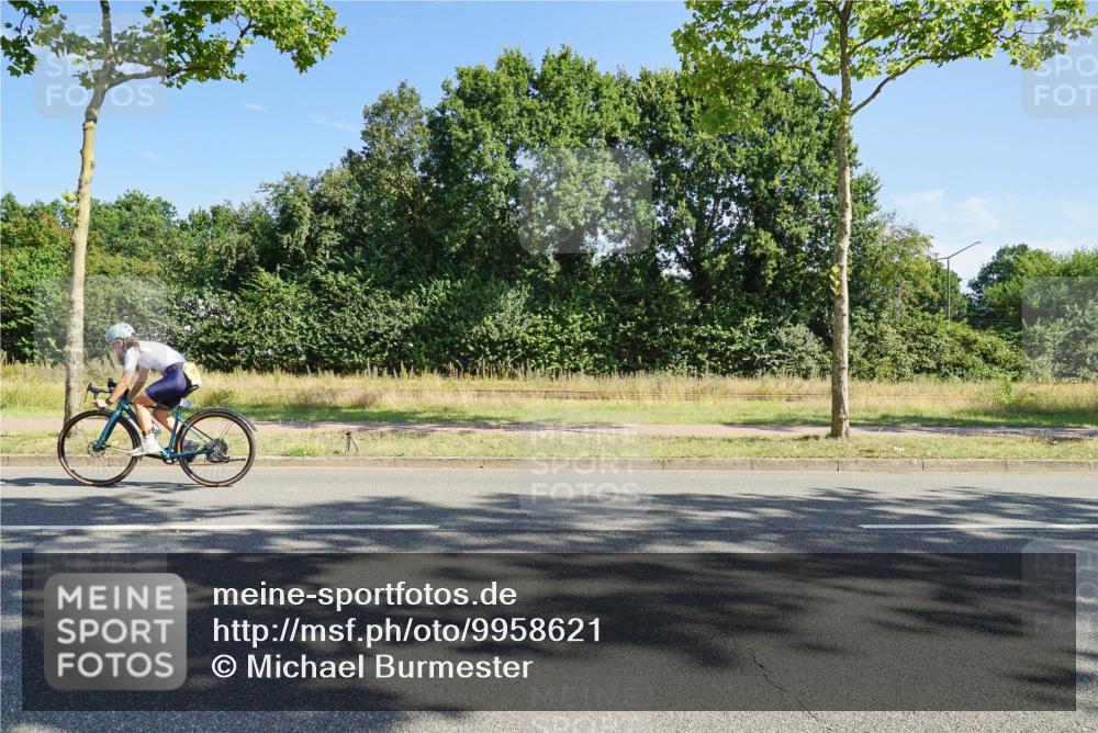 09.08.2026 - GEWOBA Citytriathlon Bremen Michael Burmester http://msf.ph/oto/9958621 09.08.2026 10:54:50 Radfahren 37, 135, 185, 195, 207, 390, 444, 476, 531 meine-sportfotos.de