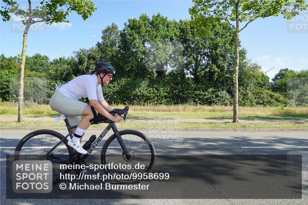 09.08.2026 - GEWOBA Citytriathlon Bremen Michael Burmester http://msf.ph/oto/9958699 09.08.2026 10:57:24 Radfahren 183, 191, 205, 281 meine-sportfotos.de