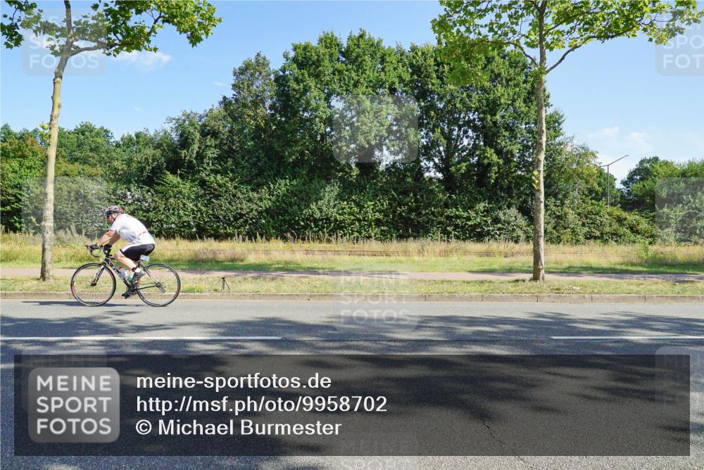 09.08.2026 - GEWOBA Citytriathlon Bremen Michael Burmester http://msf.ph/oto/9958702 09.08.2026 10:57:40 Radfahren 117, 451, 462 meine-sportfotos.de