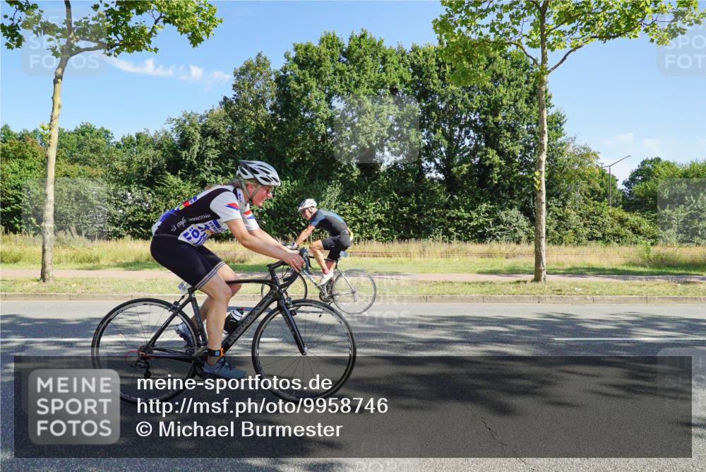 09.08.2026 - GEWOBA Citytriathlon Bremen Michael Burmester http://msf.ph/oto/9958746 09.08.2026 11:00:42 Radfahren 73, 91, 127, 161, 165, 424, 425 meine-sportfotos.de
