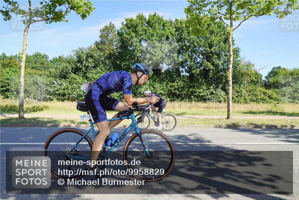 09.08.2026 - GEWOBA Citytriathlon Bremen Michael Burmester http://msf.ph/oto/9958829 09.08.2026 12:04:45 Radfahren 667, 682 meine-sportfotos.de