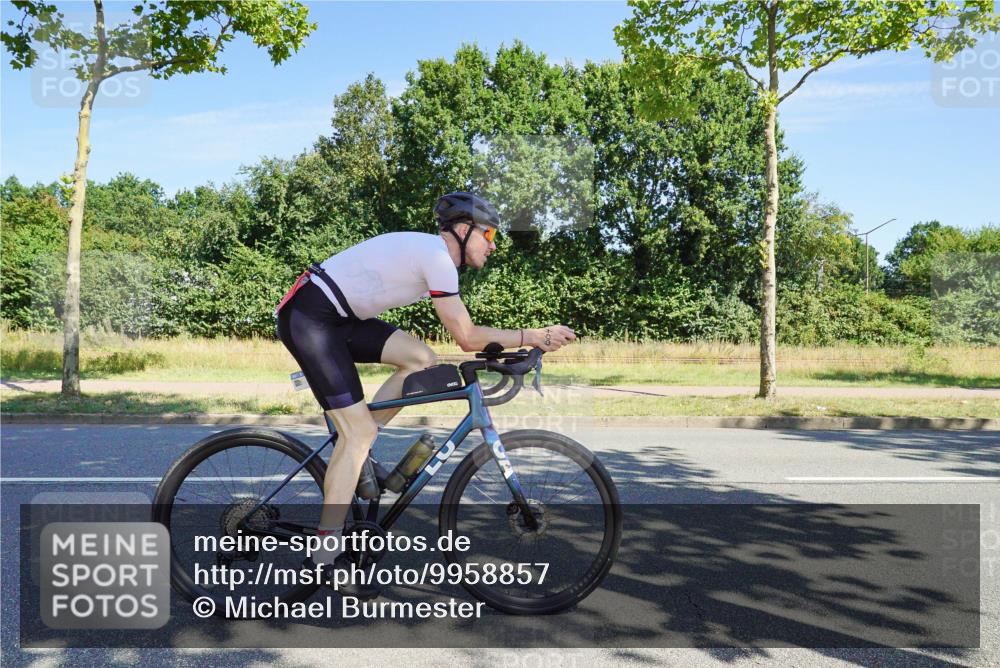 09.08.2026 - GEWOBA Citytriathlon Bremen Michael Burmester http://msf.ph/oto/9958857 09.08.2026 12:06:14 Radfahren 559, 664, 687 meine-sportfotos.de
