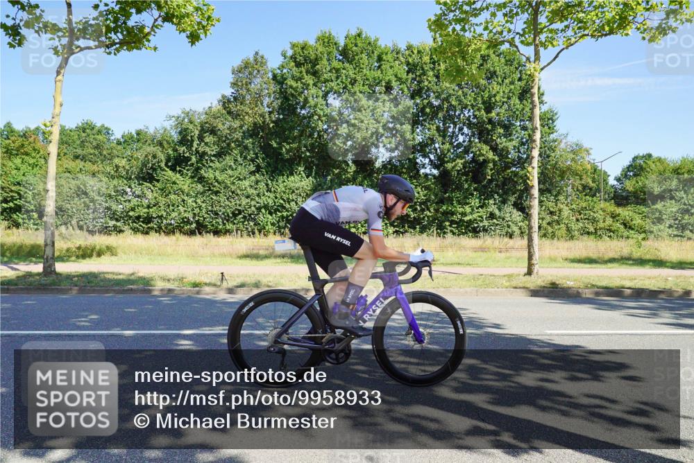 09.08.2026 - GEWOBA Citytriathlon Bremen Michael Burmester http://msf.ph/oto/9958933 09.08.2026 12:09:17 Radfahren 607, 621, 629, 654, 675, 700, 819, 1121, 1124 meine-sportfotos.de