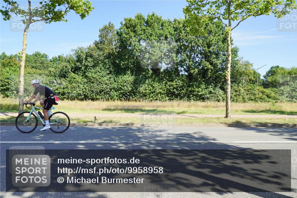 09.08.2026 - GEWOBA Citytriathlon Bremen Michael Burmester http://msf.ph/oto/9958958 09.08.2026 12:10:13 Radfahren 619, 633, 688, 729, 774, 1002 meine-sportfotos.de